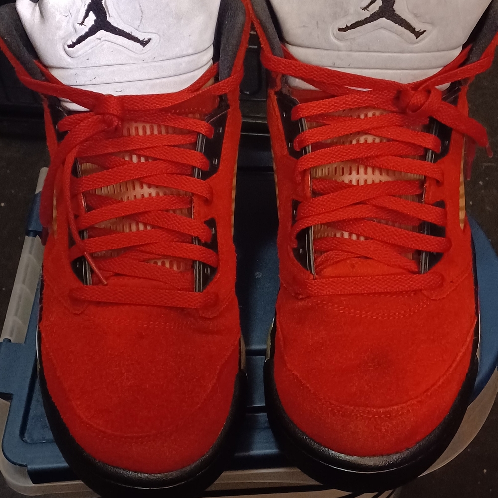 Men's size 13 Air Jordans 5 Retro University Red DD0587-600